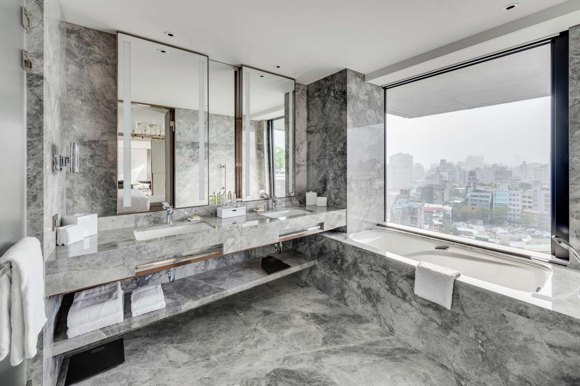 Doubletree By Hilton Zhongshan 4*